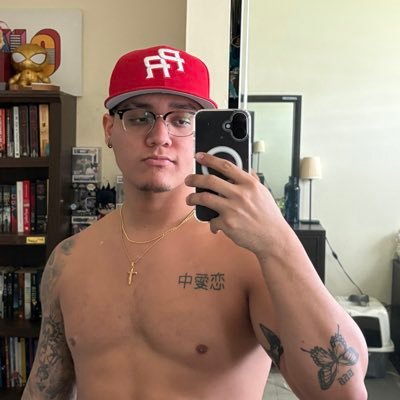 Puerto Rico|27 años| FNP👨🏽⚕️|Escritor 🖋|IG: carlos.xaviern