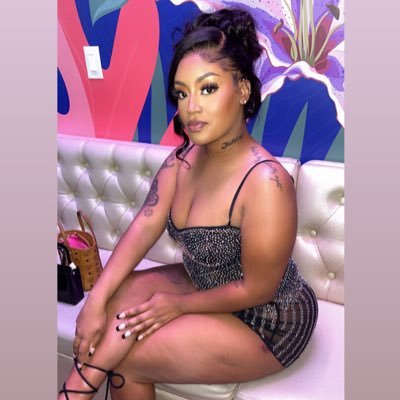IG : (@__laurennxo) ✨🦋 snap: (@laurenn_oxo1) ✨🦋 licensed esthetician , bottle girl and bartender ✨🦋 Tay hop ❤️🩹 #RICHFOREVER 🤞🏾🤍😇