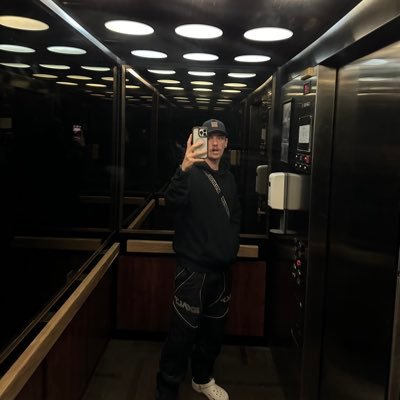 BartleyFoster's profile picture. occasionally streaming