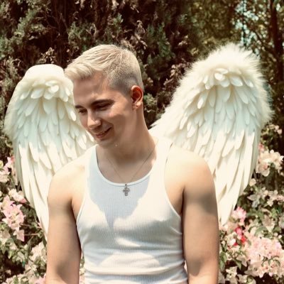 AronGrave's profile picture. Let me love you from the inside out.