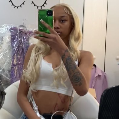 @nanamourrr