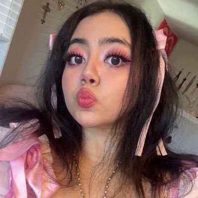 valentinemartyr's profile picture. ❤️‍🔥 simulacrum of a girl ; cyberangel and mystic