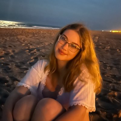 sammeheltz's profile picture. 20 // dental🦷📚🌸 - i love my husband 💕