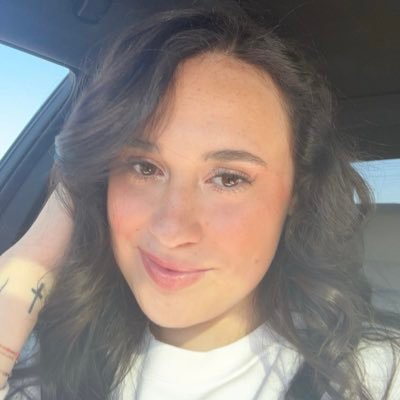 22 • Boutique Owner • Digital Creator • Girlfriend • CEO