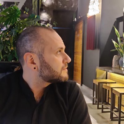 dzacharyy_'s profile picture. 🔴⚫ code. read. music. world. #antifascista #salvinimerda