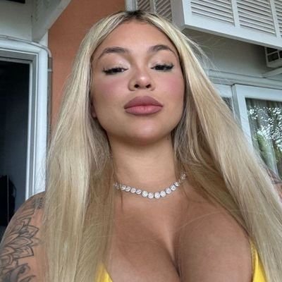 Cadela de Famosinhas. tributer e Gooner Podem me mandar DM, eu sou submisso 😊