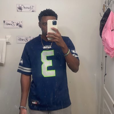 Streamer🕹 | Videographer | Photographer | links to all my socials ↓↓↓
