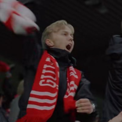 Liten pojk på 18 bast svag för öl, Kalmar FF och HV.