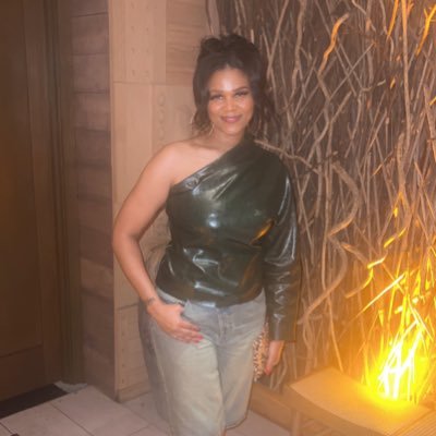 Woman of God.. Mother.. Mentor ...Educator.. Varsity Girls Basketball Coach.. Member of ZETAPHIBETA Sorority, Incorporated.. 🇺🇸 🇰🇳 💍