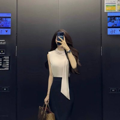 I like reading news and making friends. I like yoga and food. travel