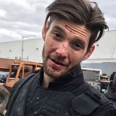 Jamal53ll's profile picture. كلن له الله لو تخليت عني ، محدن يموت يا صاحبي قبل يومه