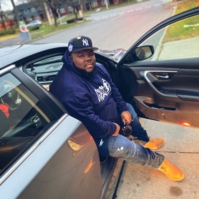 Self-made, sneakers guy the plug #cancer7/7 #rochestermademe #love4kicks 🐻🏁 follow me on IG kingchubby585 and love_4_kicks585