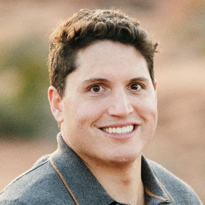 executive & lawyer interested in digital, marketing, sales +
longboarding, skiing, hiking, tennis