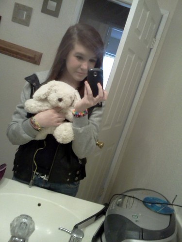 JadeRenee13's profile picture. I love music,Sports,and food aha!
i love my followers and love my friends!