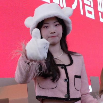 deadandsadpeng's profile picture. me and Dahyun are girlfriends for real