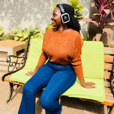 I smile whenever i talk and i'm so cute when i do so😍😍