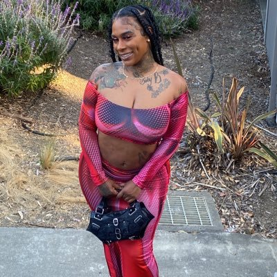 Suchafreak bitch🤪👅 ONLY shooting w/ established talent. DM/Email FOR traveling companion BOOKINGS💰💦daemonayy@gmail.com ✉️💫deposit required💫