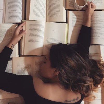 Mexicana, poeta, amante de la literatura y el arte.
Estaba como BlancaAr3nas pero me bajaron la cuenta
Apoyo a todos quienes luchan todos los días por la 4T 🥰