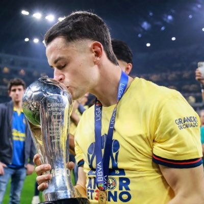 #ClubAmérica 💛🦅| Cinéfilo mamador🚬 El cine está muerto y nosotros lo matamos. Puro pinche Checo Pérez #11. Necaxa el 5to grande. Experto en lucha libre🙏🏻
