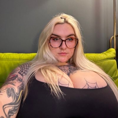 just got a new account guy please follow me and let have some fun love you all ❤️