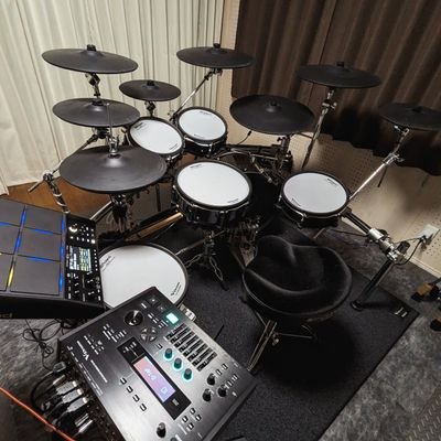 Drummer / Cellist / I admire Cobus Potgieter. / Roland TD50KV2(Customized) / SPDSX-PRO / Mintjam好き
/ ドラムセットの画像でお酒飲みます🍶 / ベッドルームドラマーというらしい