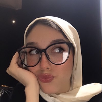 عامًة الذي جرّب دفء يدي، سيظل يبحثُ عنه في كل يدٍ ممتدة
