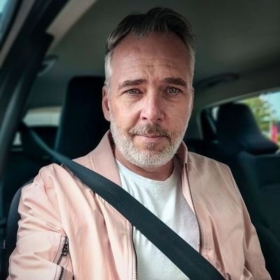 louisbernhard23's profile picture. lass die Liebe führen ❤️