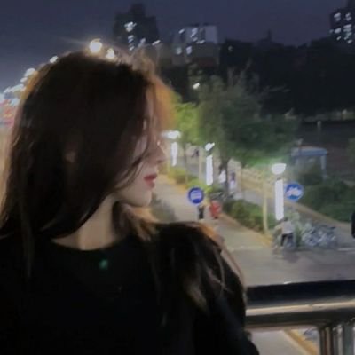 almaniaz1's profile picture. 