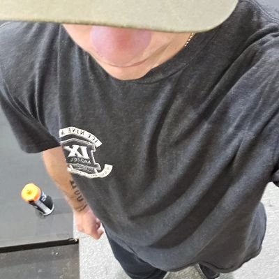 MyNamesVic1031's profile picture. 