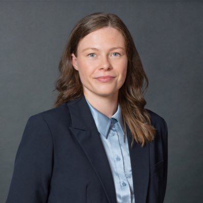 BCL/JD FROM @LawMcGill. BA from @Concordia in Linguistics and History. very allergic to dust