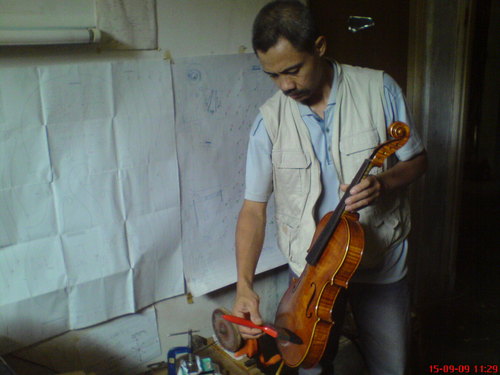 Reparasi biola, cello, gitar elektrik & accoustik