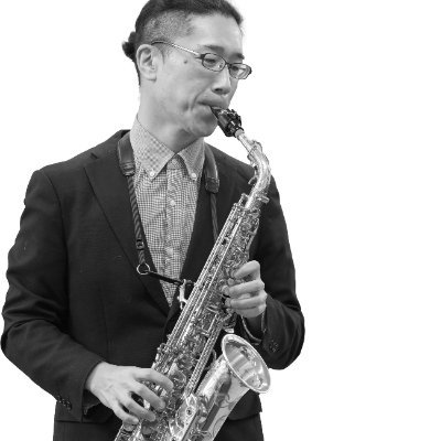 国立音大声楽科を経て音楽デザイン学科で当時は珍しかったコンピュータ音楽を学ぶ.作曲家について北欧に留学したはずが情報科学が専門になり,帰国後は工学系で博士号取得.音楽家の音楽知識の調査とそれを反映した計算的モデリング,遺伝的プログラミング等の機械学習への取込,作曲・演奏の実践を行なっています.将来に備えサックス練習中。