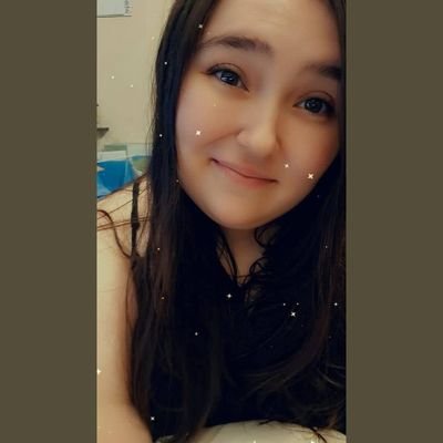 ItsJennikuh's profile picture. 29 🖤 / Engaged to @ItsLebster💍 / Twitch Streamer 🤍 / All I do is talk about my cats, Taylor Swift & Post Malone 🐈🎙️