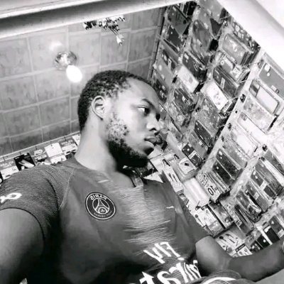 I'm selling any kind of phone accessories such as,AirPods/silicone cases/Scr Protectors/earphone/power bank/MP3 jamzbox/Apple Chargers,DM or WhatsAp 08100000155