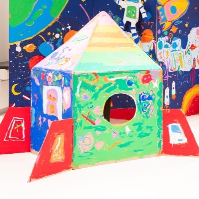 ワクワクをカタチに!をテーマに。子どもから大人まで夢中にさせる空間造形や、参加型ワークショップを全国各地で実施。廃材活用プロジェクト