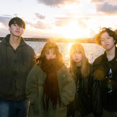 無所属 大阪府発ロックバンド ■Gt./Vo.たしろひな@utanohina ■Gt.まほ@m_ho_720 ■Ba.すかい@sukai_inter ■Dr.こうじ@koji5_5555