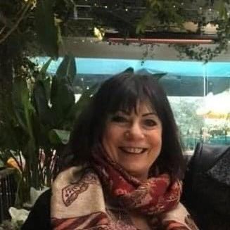 I live in https://t.co/gcAjdNhvgR being on the fells with my best pal Jack. I’m a royalist. I stand with Israel and Ukraine. Wish Boris was PM. NO DMs