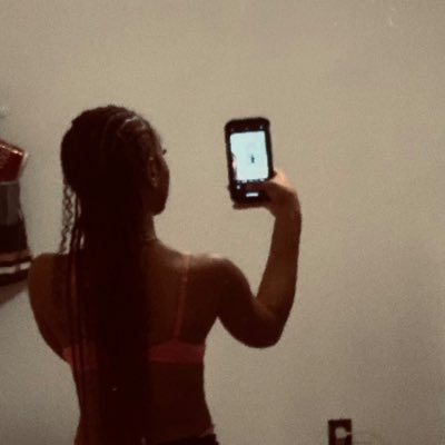 Dacoldestfinsta's profile picture. I’m on here to be messy, cute n talk $hit 😘