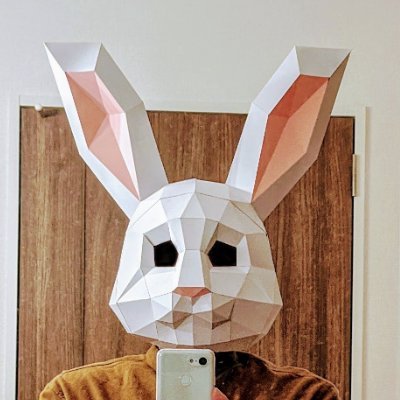 定年まで働きたくない。趣味は刺繍、絵描き、木彫りなどの手作業。
