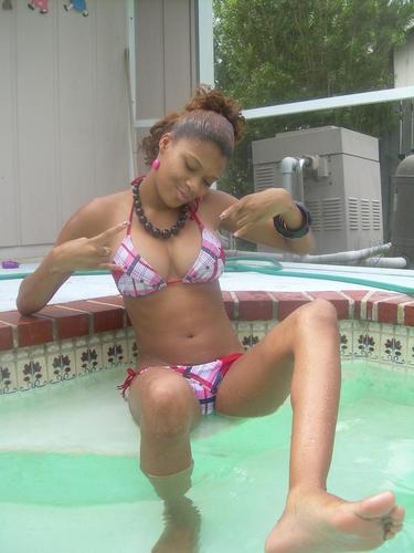 Showers212April's profile picture. Niggas wanna taste my cookie... ^_^