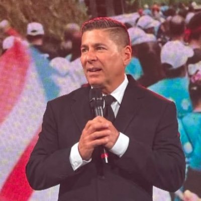 raymondarrieta's profile picture. Stand Up comedy- Host Dia@Dia Telemundo-Caminata Da Vida por los pacientes de Cancer-Oncològico -Host Raymond y sus Amigos martes 8pm en vivo por Telemundo PR