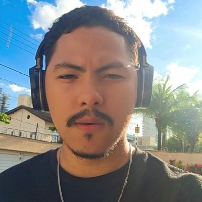 Apenas um rapaz latino americano que eventualmente grava uns podcast sobre cultura pop pra preencher o vazio da existĆŖncia