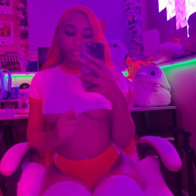 (18+) || Your fav egirl gamer is now live for you !! 💜👾 || I reply on OF 💗 || IG: Btwimkhloe || come see me play in 3d 😘