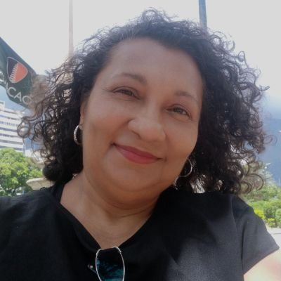 Venezolana, ciudadana, periodista. Me interesa la lectura, la fotografía, los gatos y los viajes. En Jesucristo está mi Fé.