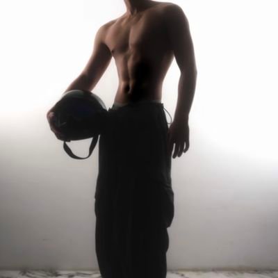 e5756997516473's profile picture. 欢迎骚扰，主动发私信就好
济南大二 身高190 体重70  脚码44
喜欢 tk 和农牛
内心是一个抖 e，但有时也会当 er，轻微 sm