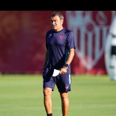 Entrenador Sevilla Atlético.
Ex-jugador profesional.