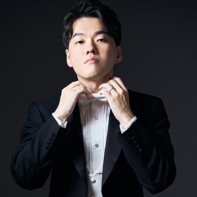 shifuming_m's profile picture. 東京音楽大学指揮研究員／大阪星光学院高等学校→慶應義塾大学文学部美学美術史学専攻（大石昌史ゼミ）→東京音楽大学音楽学部音楽学科作曲指揮専攻（指揮）