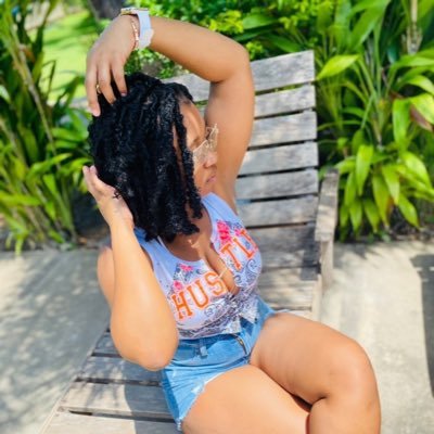 bhad_freak_'s profile picture. Pretty with brainz 🦋❤️ Classy with style ✊🙏 & Gorgeous by God 🙏🤗😈