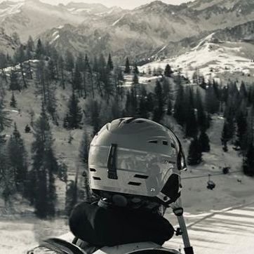 ukasz84448990's profile picture. Broń, tenis, narty, crypto.