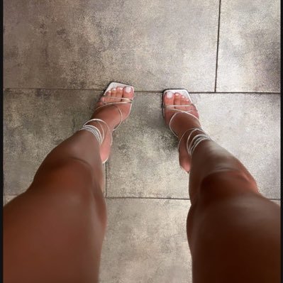 Isabell45581882's profile picture. selling exclusive feet pics 🦶5$ per pics and 10$ per video 💸 my PayPal 👇🏻